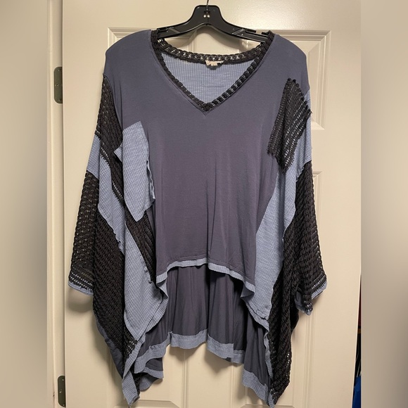 132. Women's Midnight Blue Oversized High Low Contrast V-Neck 3/4 Sleeve Top NWT - Picture 3 of 4